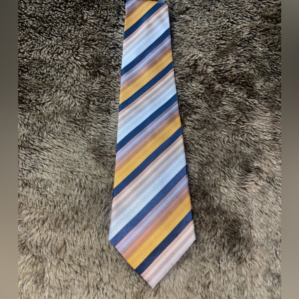 Silk tie.